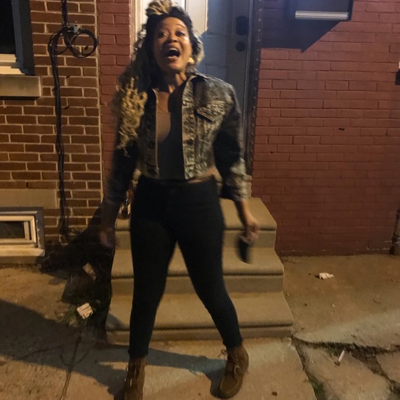 Meet your Posher, Aisha - Picture 2 of 2